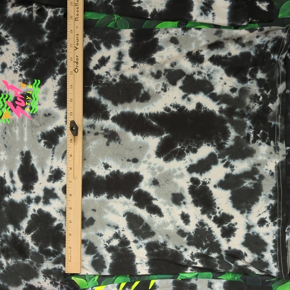 NWT Men's Medium Long Sleeve Surf Style Tie-Dye Shirt - Picture 7 of 9